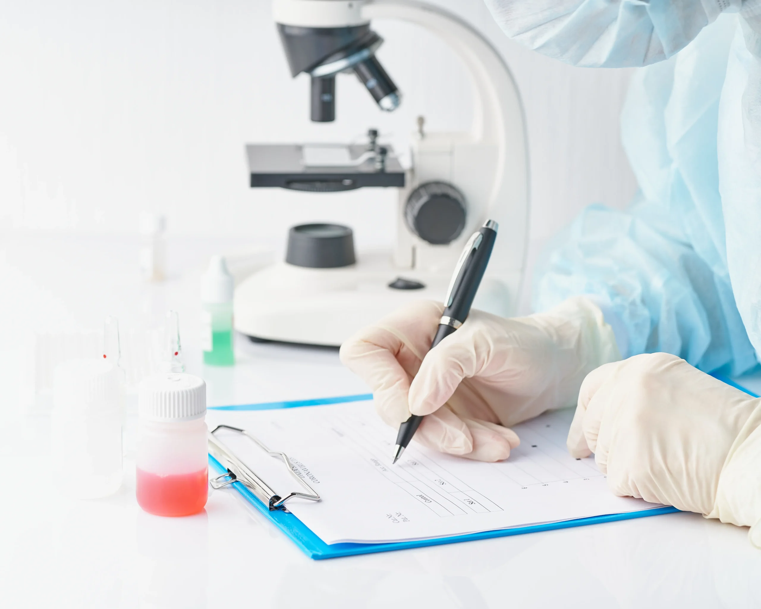 Farmaceut analizira terapiju
